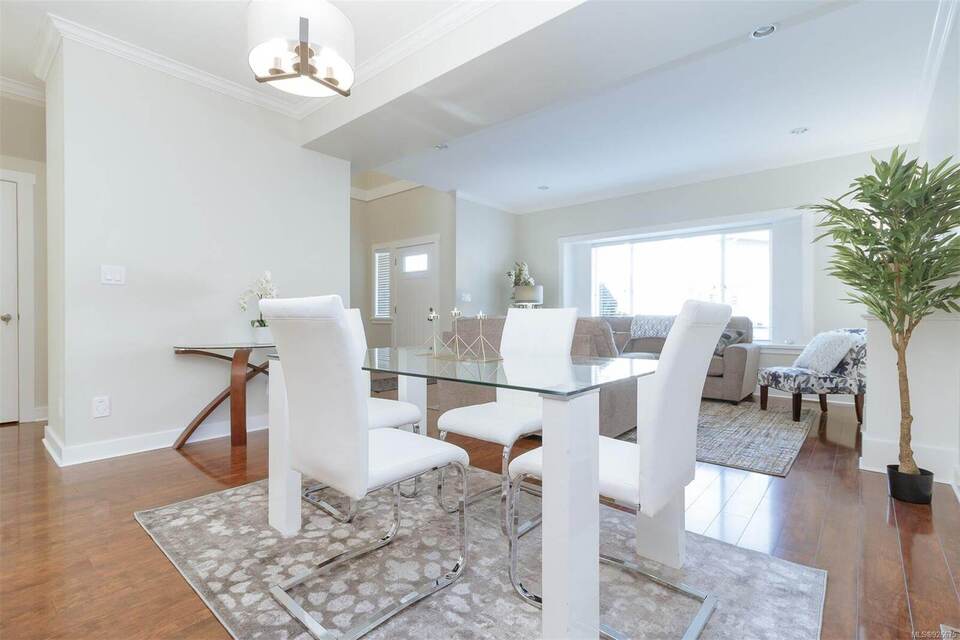 beautiful dining room